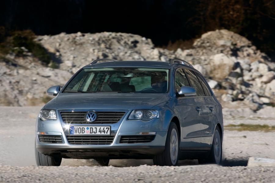  Volkswagen Passat Variant 2005 года  (фото 13 из 121)
